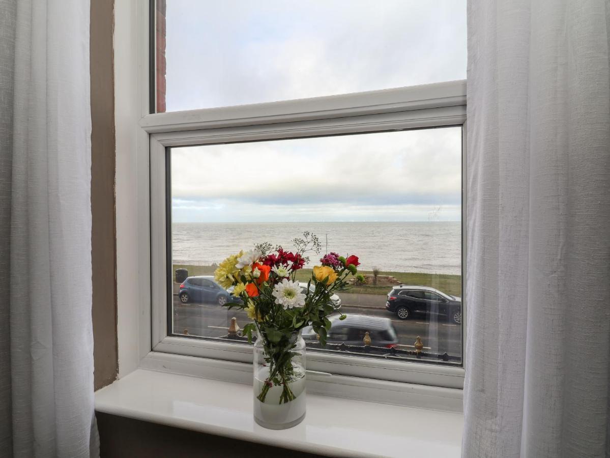 Ty Canol Rhyl Buitenkant foto