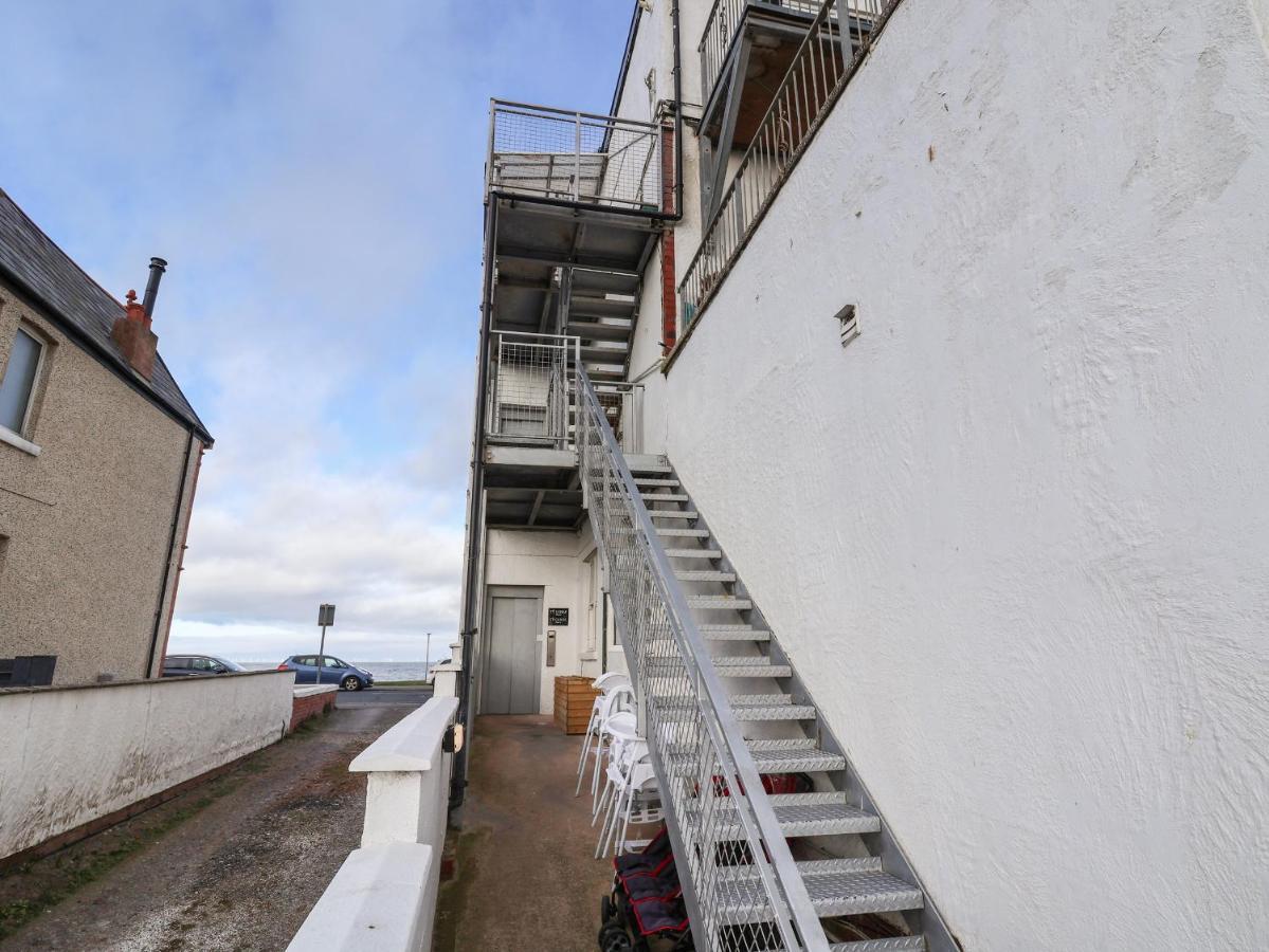 Ty Canol Rhyl Buitenkant foto