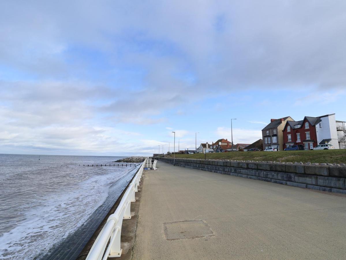 Ty Canol Rhyl Buitenkant foto
